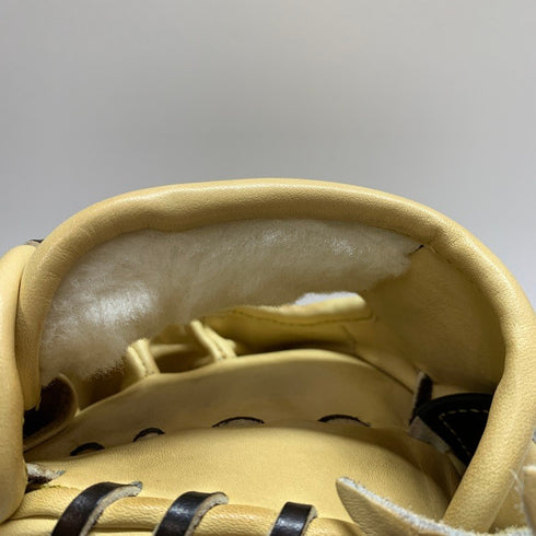 中古品 アンダーアーマーUNDER ARMOUR UNDENIABLE 硬式 内野手用グローブ 1371619 4643