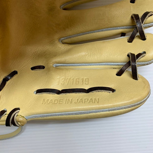 中古品 アンダーアーマーUNDER ARMOUR UNDENIABLE 硬式 内野手用グローブ 1371619 4643