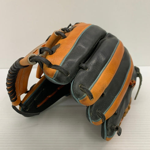 中古品 オンクラウドナイン ON CLOUD NINE 軟式 内野手用グローブ 刺繡入り 3964
