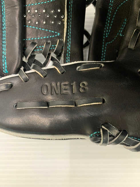 中古品 ワンオブジアンサー ONE OF THE ANSWER 硬式 投手用グローブ ONE18 刺繍有り 3672