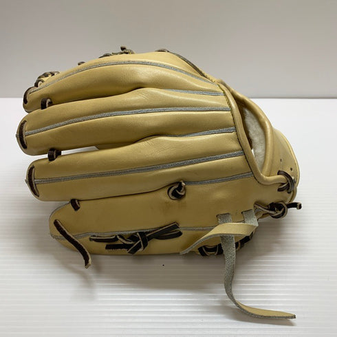 中古品 アンダーアーマーUNDER ARMOUR UNDENIABLE 硬式 内野手用グローブ 1371619 4643