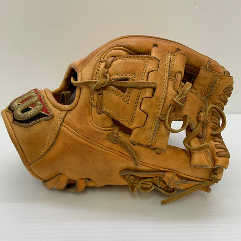 ウィルソン Wilson ウィルソンスタッフ Wilson Staff 硬式 大人 一般 内野手用 グローブ グラブ 右投げ 中古品 野球 8920