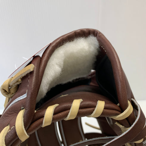 ウィルソン Wilson ウィルソンスタッフ Wilson Staff WBW104317 硬式 大人 一般 内野手用 グローブ グラブ 右投げ タグ付き グローブ袋付き 野球 8749