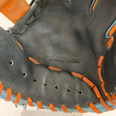 中古品 オンクラウドナイン ON CLOUD NINE 軟式 内野手用グローブ 刺繡入り 3964