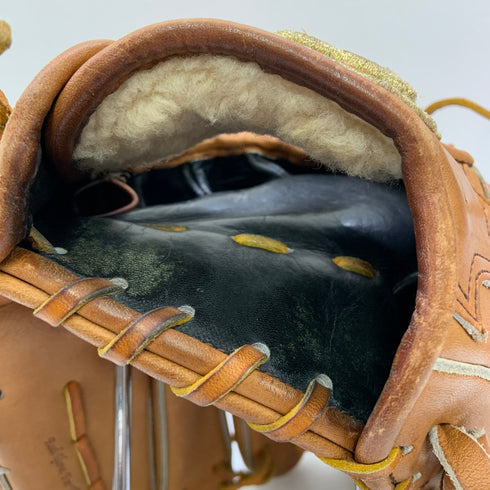 ウィルソン Wilson ウィルソンスタッフ Wilson Staff 硬式 大人 一般 投手用 グローブ ピッチャー グラブ 右投げ 中古品 野球 8624