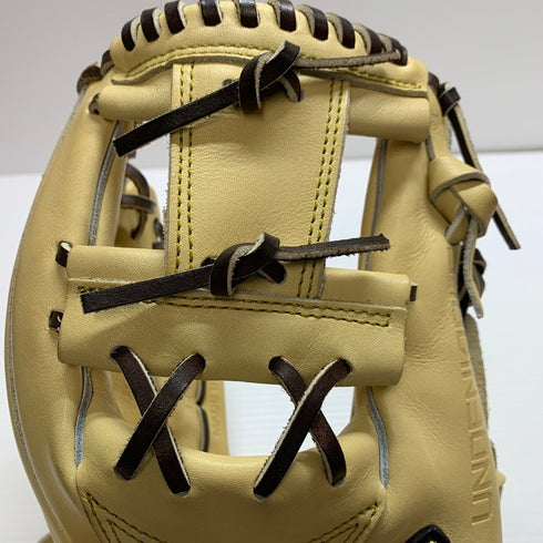 中古品 アンダーアーマーUNDER ARMOUR UNDENIABLE 硬式 内野手用グローブ 1371619 4643