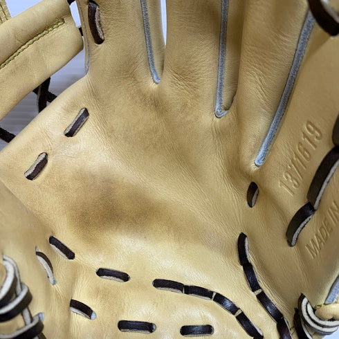 中古品 アンダーアーマーUNDER ARMOUR UNDENIABLE 硬式 内野手用グローブ 1371619 4643