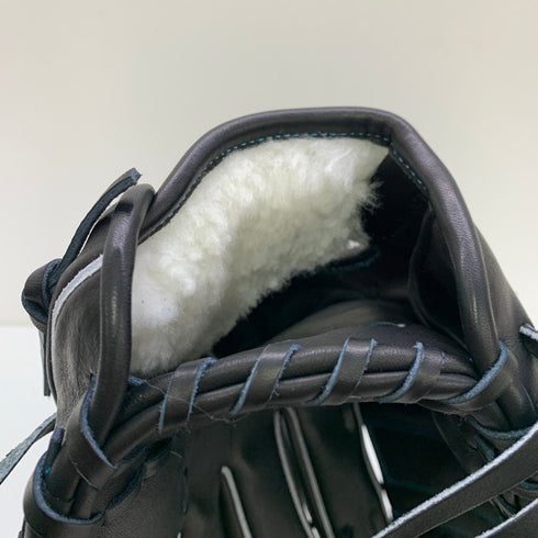 ウィルソン Wilson ウィルソンスタッフ Wilson Staff WBW104530 硬式 大人 一般 投手用 グローブ ピッチャー グラブ 右投げ タグ付き 野球 8617