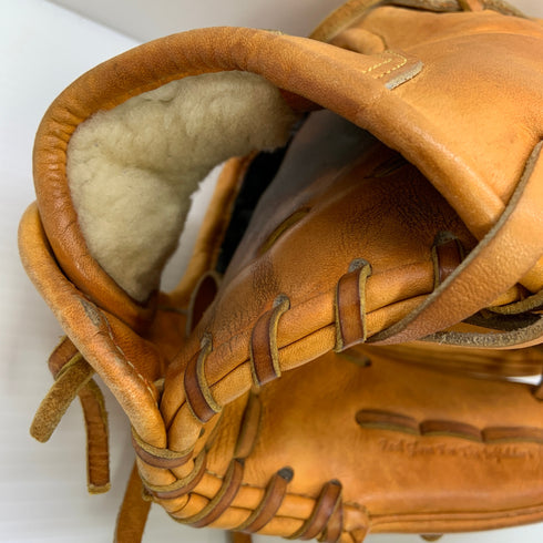 ウィルソン Wilson ウィルソンスタッフ Wilson Staff 硬式 大人 一般 内野手用 グローブ グラブ 右投げ 中古品 野球 8920