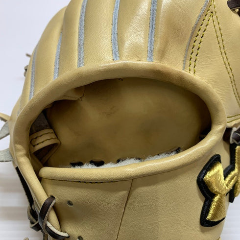 中古品 アンダーアーマーUNDER ARMOUR UNDENIABLE 硬式 内野手用グローブ 1371619 4643