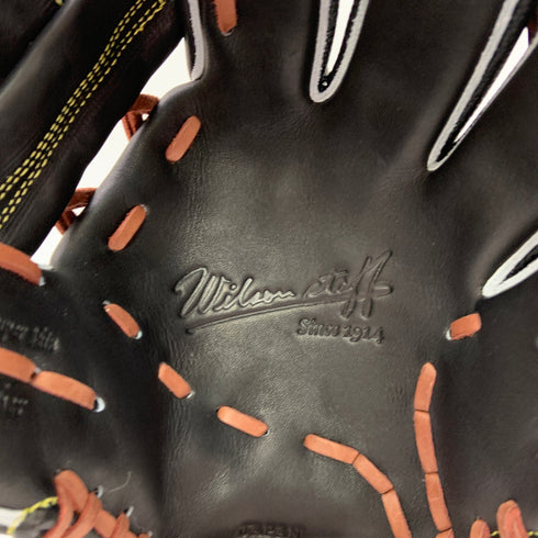 ウィルソン Wilson ウィルソンスタッフ Wilson Staff WBW101705 硬式 大人 一般 内野手用 グローブ グラブ 右投げ タグ付き グローブ袋付き 野球 8829
