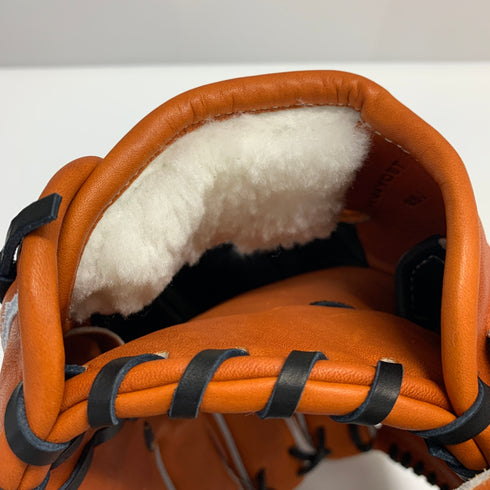 ウィルソン Wilson ウィルソンスタッフ 硬式 大人 一般 内野手用 グローブ グラブ 右投げ WBW102895 タグ付き グローブ袋付き 野球 8298